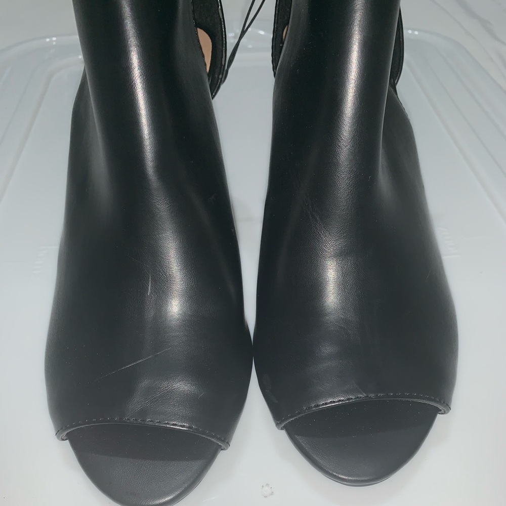 Black NUBUCK Steve Madden heel - Picture 2 of 4